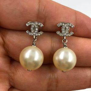 🔥Authentic🔥 CHANEL pearl and crystals earr…